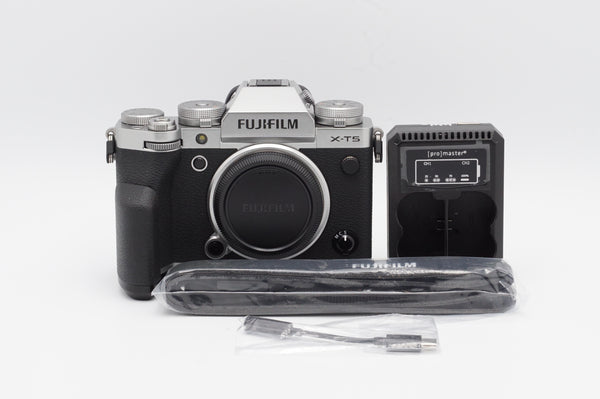 USED Fujifilm X-T5 with Grip (#3CA08634CM)